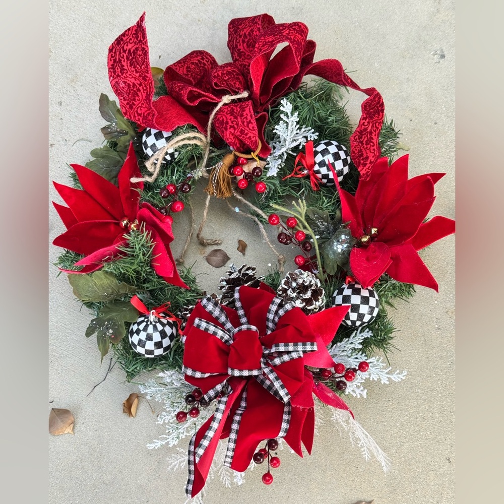 2025 Stylishly Festive Christmas Wreath